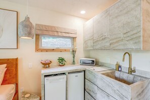 Apartment (0 Bedroom) | Interior - Blue Ridge Mtn Cottage w/ Fire Pit in Weaverville (Weaverville)