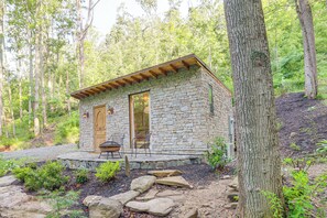 Apartment (0 Bedroom) | Interior - Blue Ridge Mtn Cottage w/ Fire Pit in Weaverville (Weaverville)