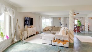 Interior - Unique Mountain-view Dome Home in Weaverville (Weaverville)