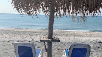 Beach nearby, sun loungers, beach towels
