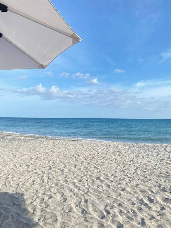 Beach nearby, sun-loungers, beach towels