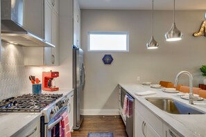 9 bedrooms, Internet - Ultimate Rooftop Double Games BBQ Skyline Views (Nashville)