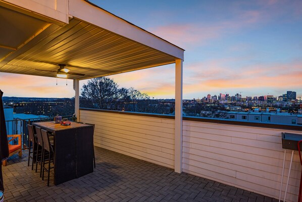 9 bedrooms, Internet - Ultimate Rooftop Double Games BBQ Skyline Views (Nashville)