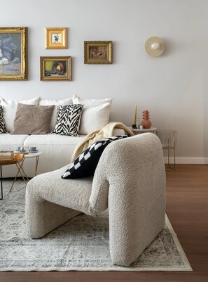 2 bedrooms, Internet - Views of all the Palaces 2BR Stunner (Bucharest)