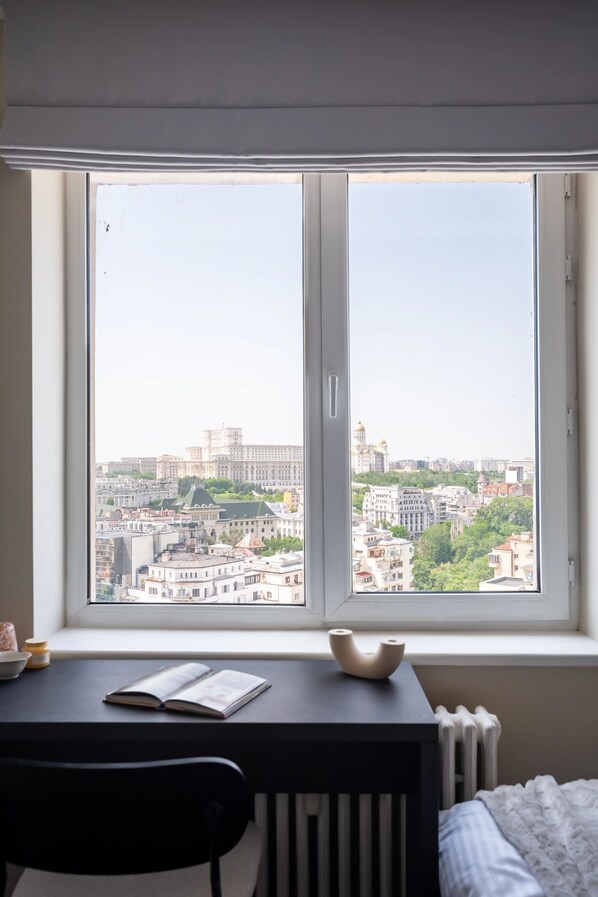 2 bedrooms, Internet - Views of all the Palaces 2BR Stunner (Bucharest)