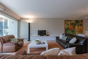 2 bedrooms, Internet - Huswell - Spacious Apartment Nearby the sea in Knokke-heist (Knokke-Heist)