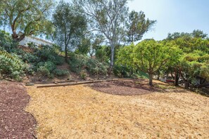 House - Spacious Family Retreat w Game Room Scenic Decks (Chino Hills)