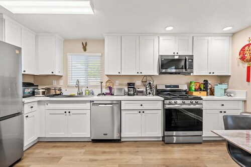 Heartwarming Family Stay 10 Min Walk to Pomona Valley Hospital