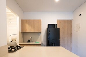 Fridge, microwave, coffee/tea maker, cookware/dishes/utensils