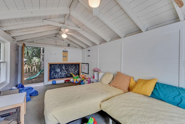 4 bedrooms, WiFi, bed sheets, wheelchair access