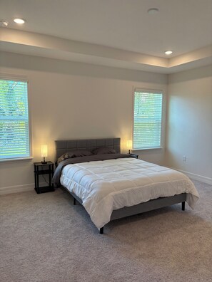 3 chambres, fer et planche à repasser, Wi-Fi, draps fournis