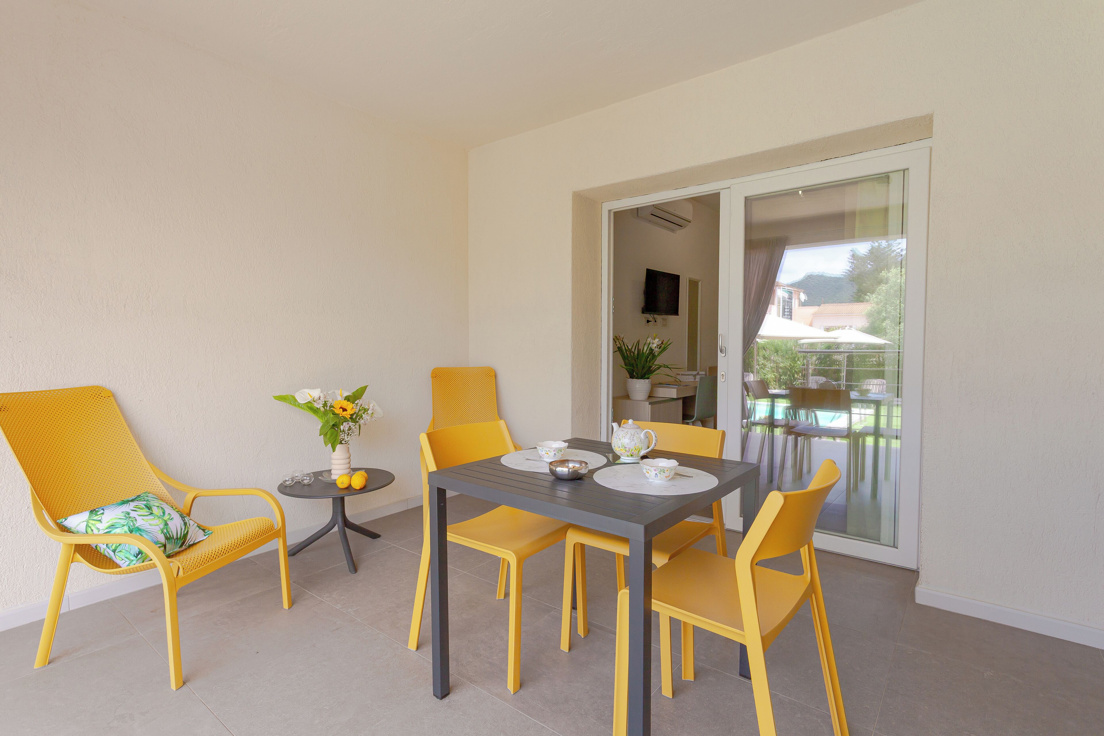 Comfort Room, Pool View | Teres/patio