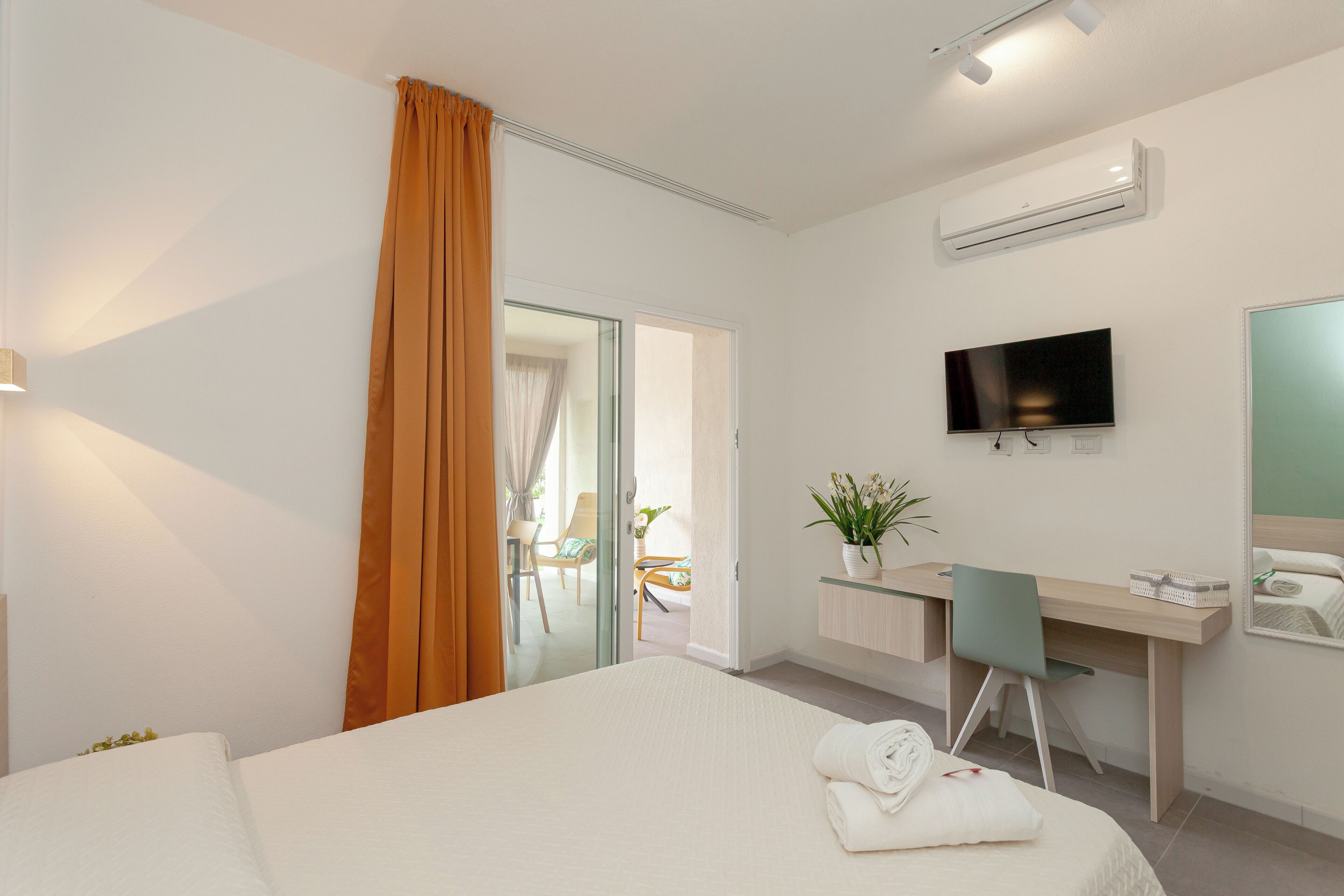 Comfort-Zimmer, Poolblick | Schreibtisch, kostenloses WLAN
