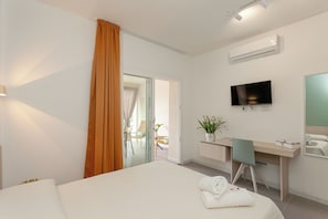 Comfort Room, Pool View | Desk, free WiFi - Le dune RELAX camere cucina&piscina (San Teodoro)