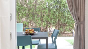 Deluxe-Zimmer, Blick auf den Innenhof | Terrasse/Patio