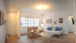 Unclassified image, 5 of 33, button - Apartment in Penaflor With Charming Patio (Penaflor)
