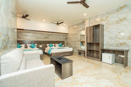 Premium Suite | Down comforters, in-room safe, desk, iron/ironing board