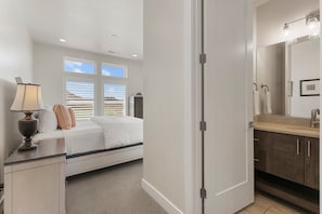 8 bedrooms, desk, iron/ironing board, travel cot