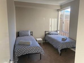 Family House | Iron/ironing board, free WiFi