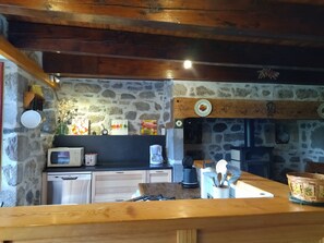 Mikroaaltouuni, uuni, liesi, astianpesukone