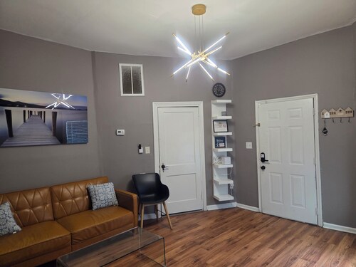 Uptown Charlotte! Hi-speed wifi and pet friendly!