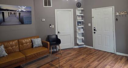 Uptown Charlotte! Hi-speed wifi and pet friendly!