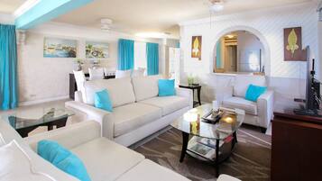 House, 4 Bedrooms | Living area