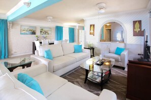 House, 4 Bedrooms | Living area