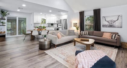 Lake LBJ Compound | 2 Homes Side-by-Side | Sleeps 25 | Pool | Hot Tub | Great Fi