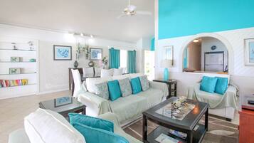 Apartment, 2 Bedrooms | Living area