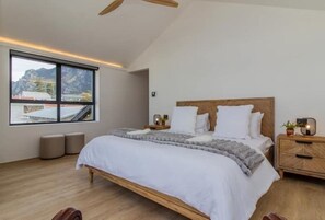 4 bedrooms, desk, iron/ironing board, free WiFi