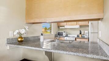 Condo, 1 Bedroom | Private kitchen | Fridge, oven, coffee/tea maker, toaster