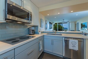 Condo, 2 Bedrooms | Private kitchen