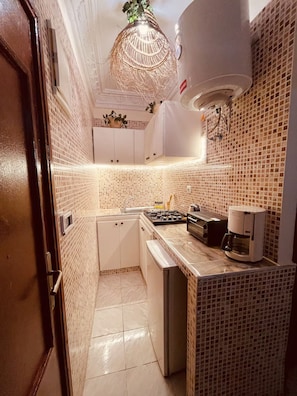 Apartment, 2 Bedrooms, Accessible, Smoking | Private kitchen