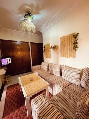 Apartment, 2 Bedrooms, Accessible, Smoking | Living area
