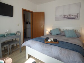 1 chambre, fer et planche à repasser, Wi-Fi, draps fournis