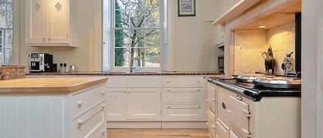 Refrigerador, microondas, horno y lavavajillas