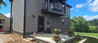 Charming 1-bedroom farmhouse in marvelous Seneca with WiFi, AC