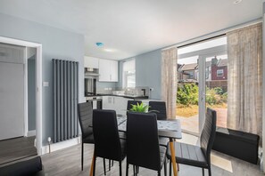Unclassified image, 5 of 16, button - Spacious 3-Bed (Sleeps 7) Home with Garden (Greater London)