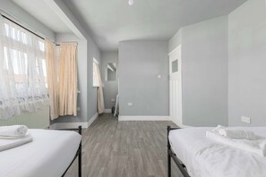 3 bedrooms, iron/ironing board, Internet, bed sheets