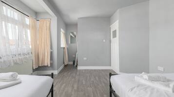 3 bedrooms, iron/ironing board, Internet, bed sheets