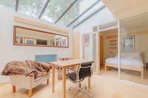 3 soverom, skrivebord, strykejern/-brett og wi-fi