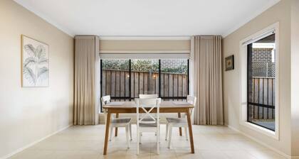 North Geelong Getaway Modern 4-Bedroom Home