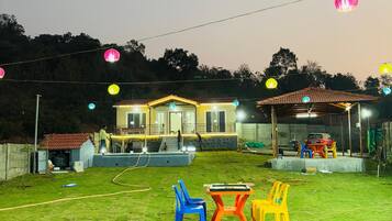 Children’s play area – outdoor