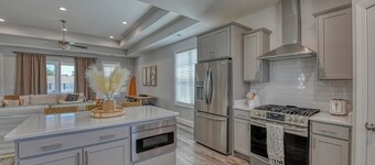 Dog Friendly! 3 bedroom, 2.5 bath house near the MarshWalk