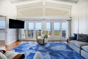 Smart TV, DVD player, table tennis, stereo - Peace of Heaven Three Bedroom Oceanfront Home in Long Bay Estates (Myrtle Beach)