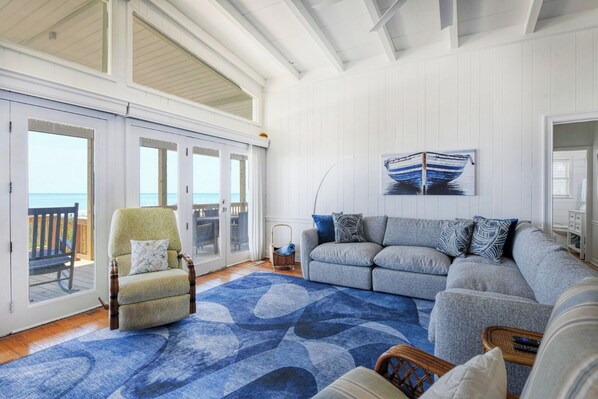 Smart TV, reproductor de DVD, tenis de mesa y estéreo 