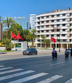 Exterior - Bright & Modern Apartment in the City Center – 6 Min Walk to the Bay (tanger)