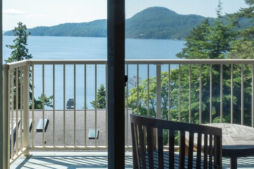 Adventure Awaits—Secluded Orcas Island Stay | Hillside 1952