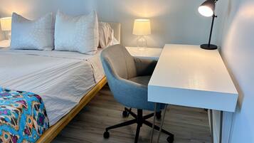 办公桌、熨斗/熨衣板、免费 WiFi、床单